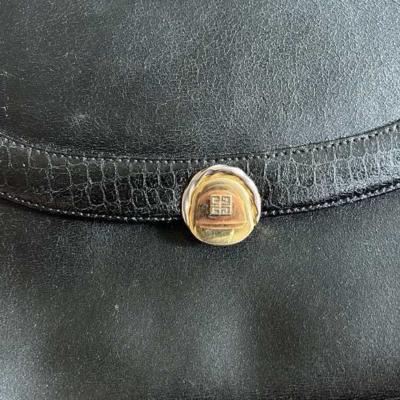 GIVENCHY VINTAGE black leather purse with gold hardware - Picture 2 of 11